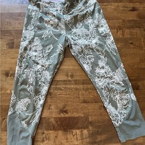 Vogo Athletica 3/4 length leggings, ankle detail, sz XL